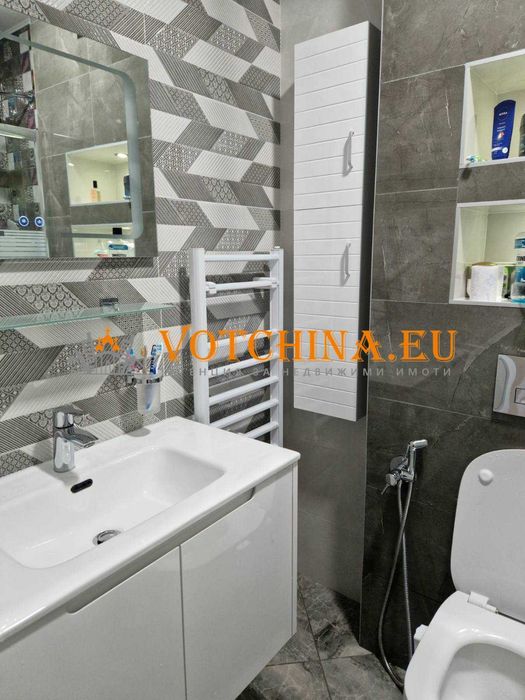 Продава се Тристаен апартамент в Варна, Възраждане 1 - 109 кв.м за 2202 €/кв.м - Снимка #11