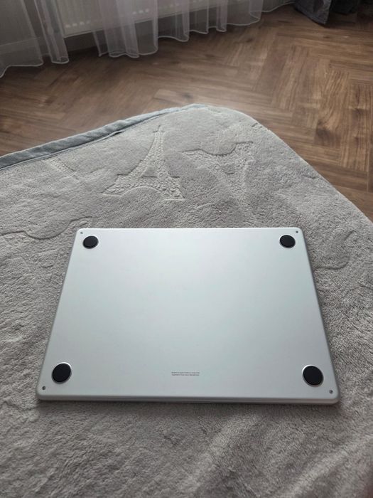 MacBook M2 продам