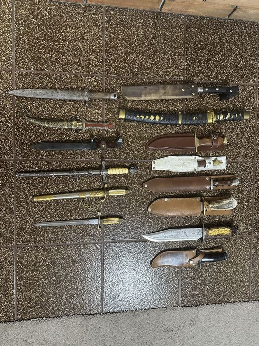 Колекция ножове и кортици