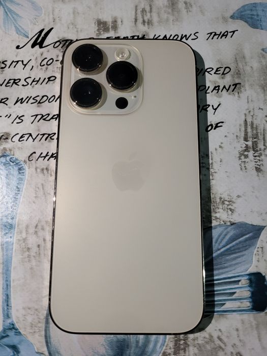 Iphone 14 pro gold