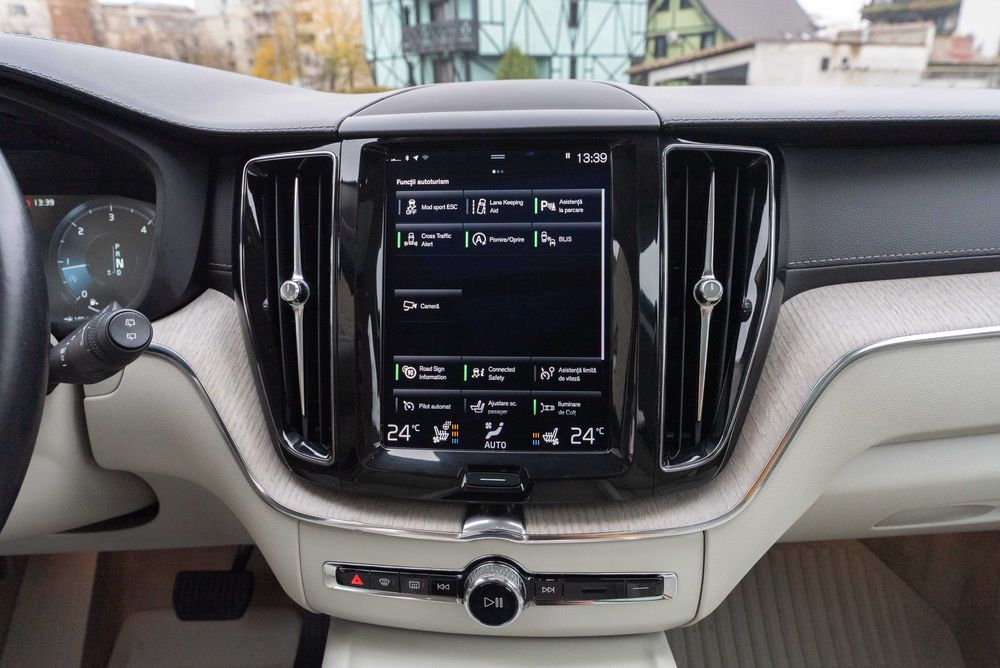 Volvo XC60 INSCRIPTION   Pilot Assist Piele  Full LED  Impecabil