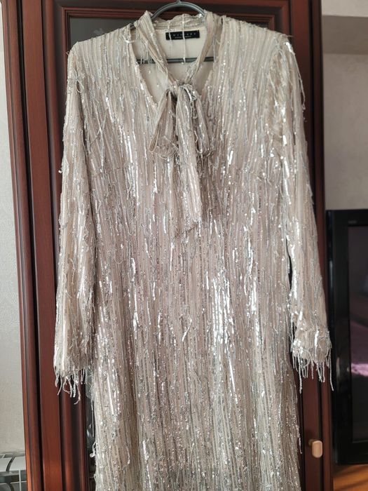 Платье на праздники.