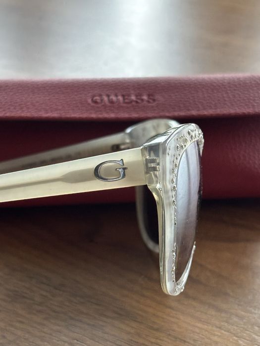 Дамски очила Guess- котешко око