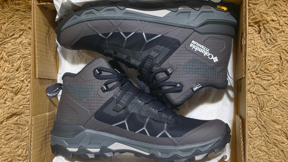 Треккинговые ботинки Columbia Peakfreak Titanium Outdry Mid