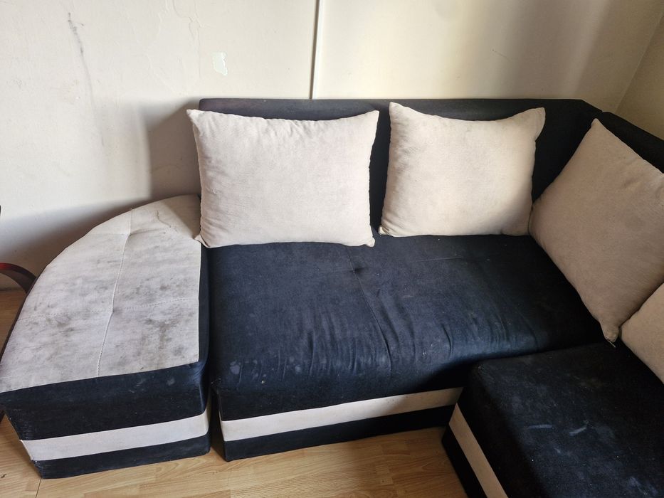 Разтегателен ъглов диван