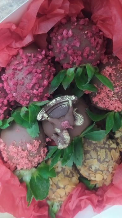 Клубника в шоколаде, Дубайский шоколад,Курага, подарки сладости  ,