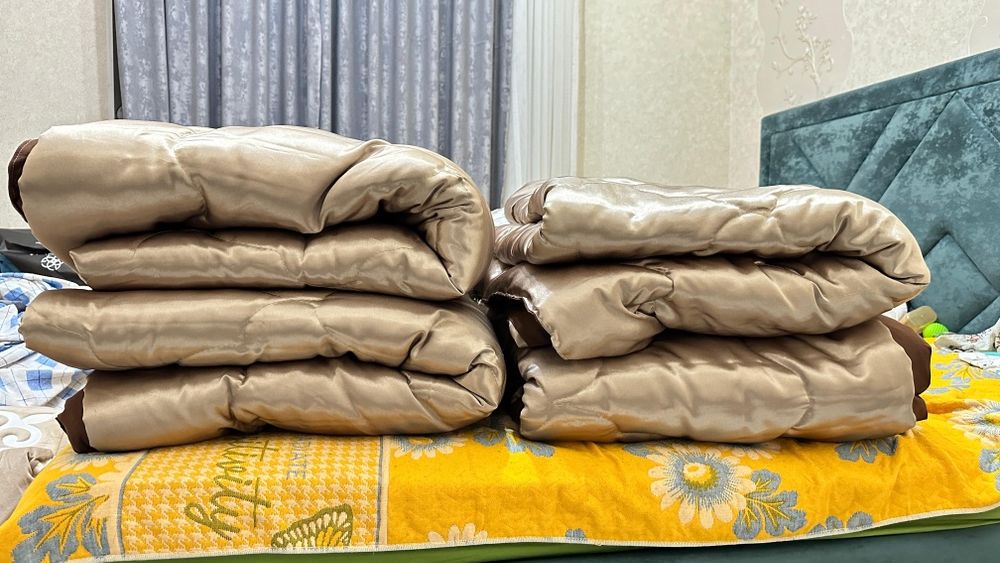 Көрпе қыз жасауына сатылады.