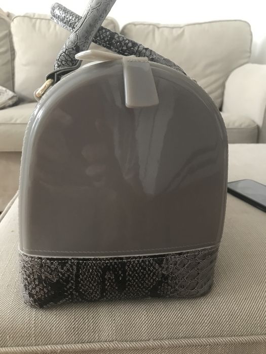 Vând poșeta silicon