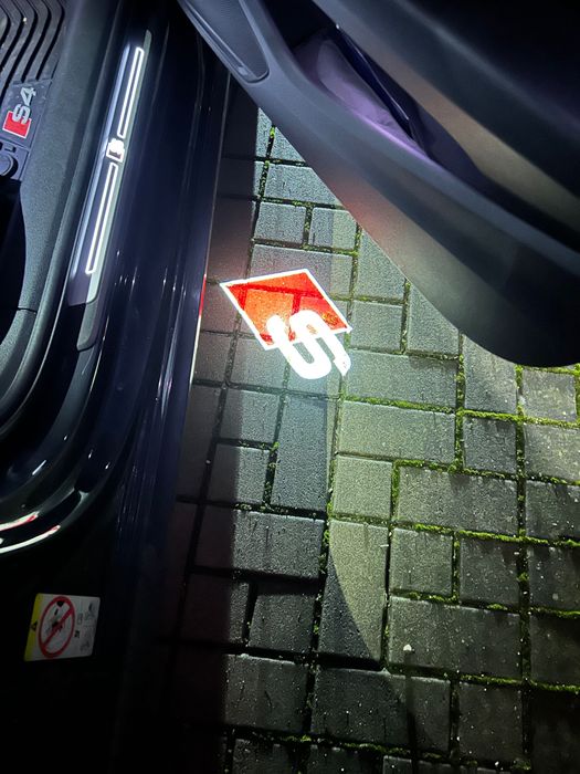 Оригинални лампички за врати на Ауди А4