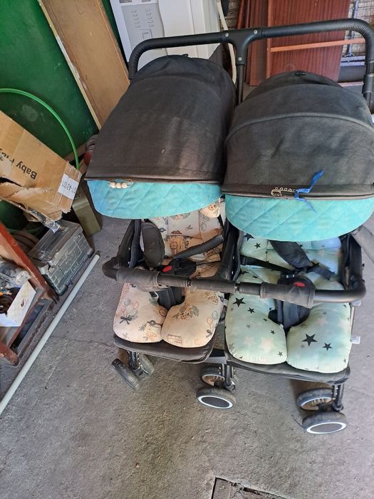 Коляска двойняшек