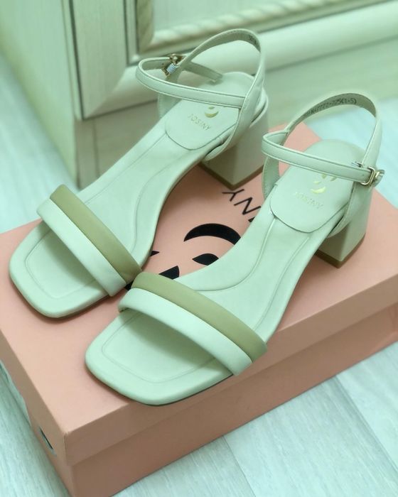 Босоножки бежевые