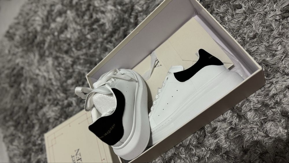 Vand pantofi sport McQueen