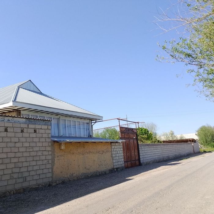Uy sotiladi 10.5 sutok Navoiy Navbaxor tumani