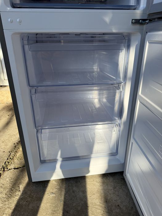 Vand Frigider Signature