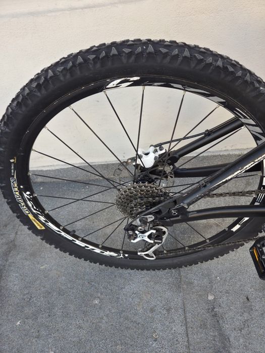 Bicicleta full suspension