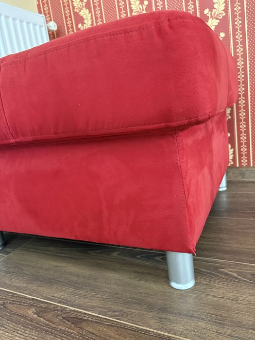 Taburet / Otoman mare roșu (70x70 cm) – Ideal pentru Colț de Lectură / Living. Stare impecabilă!