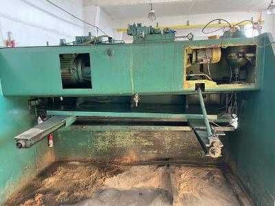 Ghilotina hidraulica FG 825