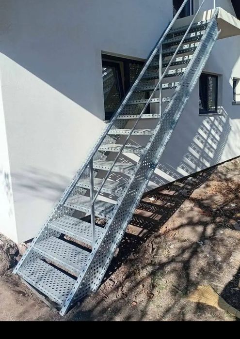 Vând scări zincate la oferirea clientului ne deplasăm ori unde in țara