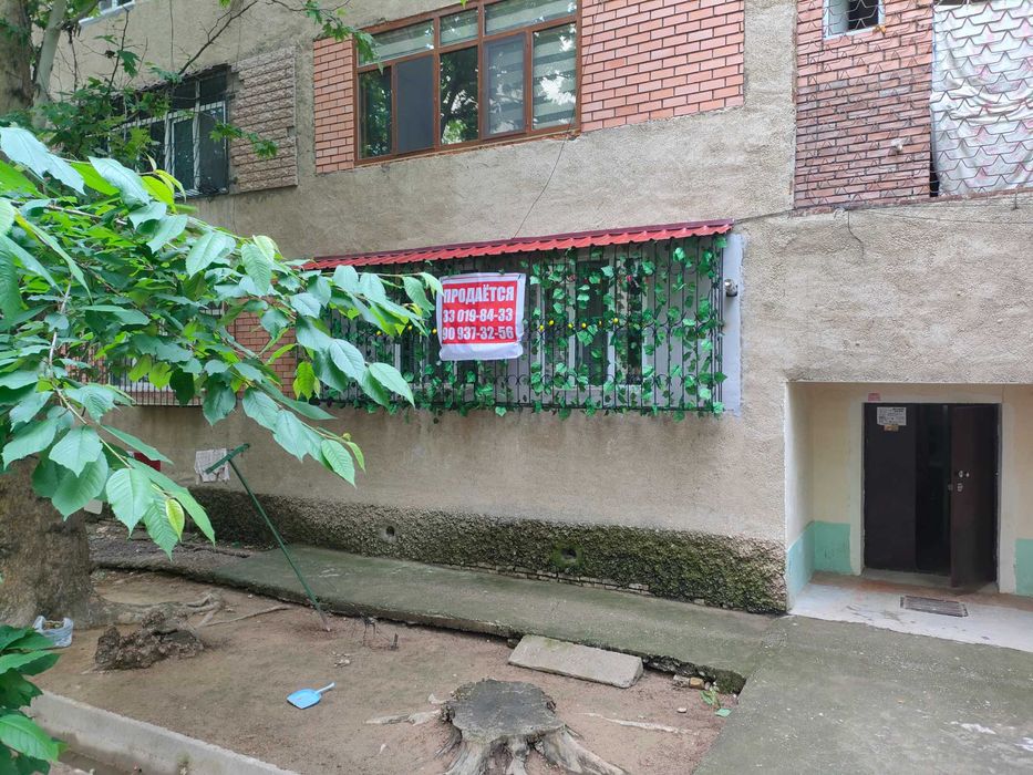 Квартира сотилади 1 этаж хамма шароити бор, 3/1/4