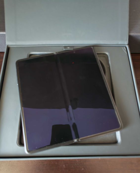 Honor Magic V3 12/512GB с Гаранция