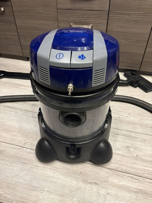 Професионална перяща прахосмукачка