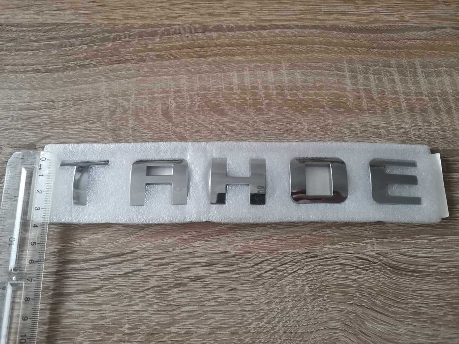 сребрист надпис емблема Chevrolet Tahoe