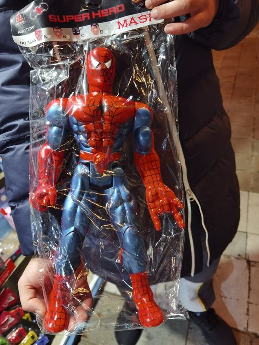 Спайдърмен в плик