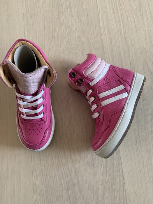 Vand ghete speciale pentru copii care merg pe vârfuri .