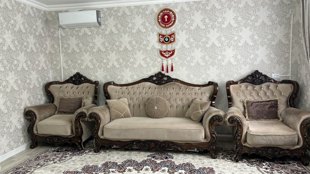 Диван с креслами