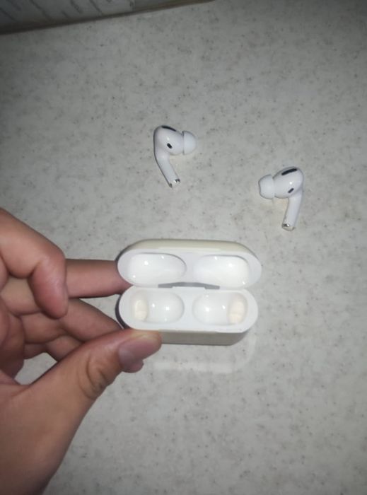 Наушники Apple AirPods Pro белый