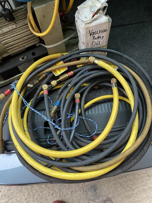 Вакуумпомпа за пълнене на климатици