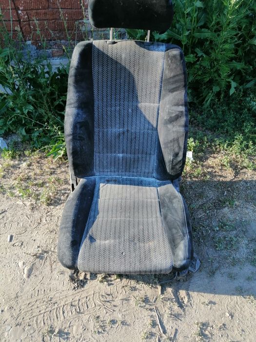 Продам Переднее сидение на Toyota carima e
