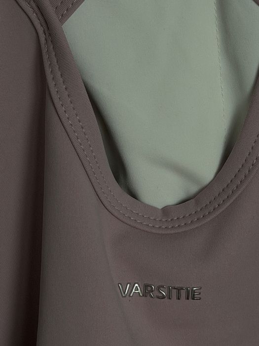 Rochie sport Varsitie + pantaloni scurți (set)