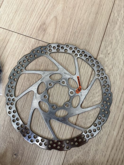 Предна хидравлична дискова спирачка Shimano mt201