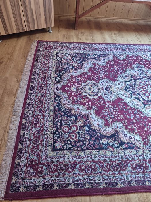 Covoare vechi dar starea este impecabila
