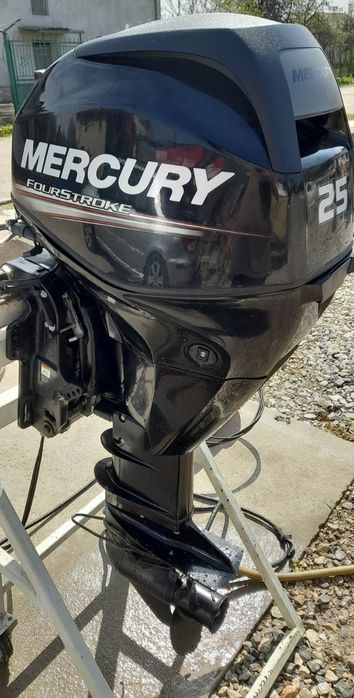 Извънбордов двигател Mercury 25 кс.