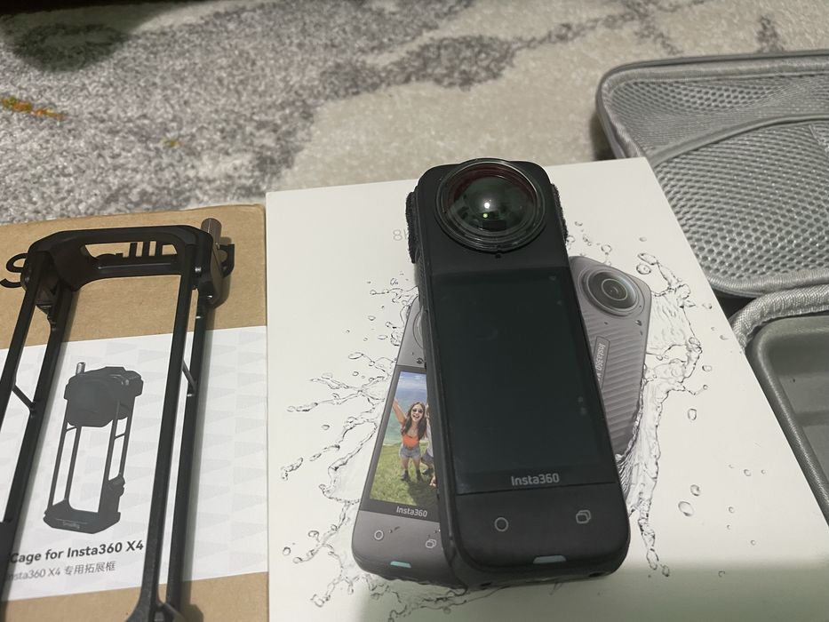 Vand camera Insta360 x4 cu accesorii