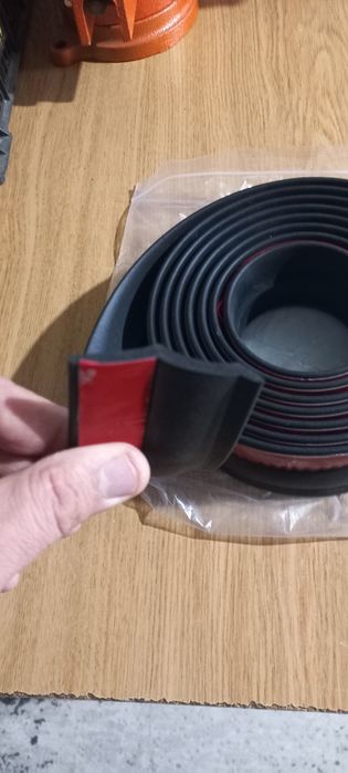 Garnitură ușa garaj