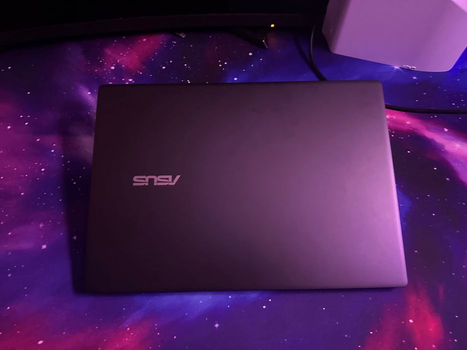 Laptop gaming Asus V16 i7 16gb RAM  Nvidia 5060