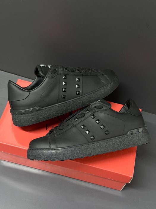 Adidasi Valentino noi
