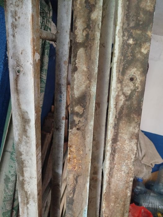 Уголок с арматурой