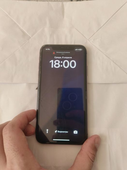 IPhone 11 телефон