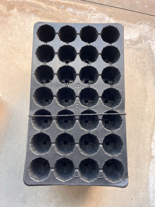 Табли / Тарелки за разсад 28 / 45 гнезда кръгли