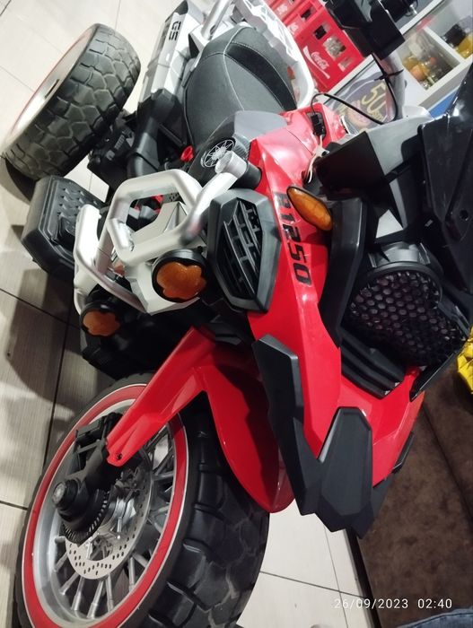 Bolalar mashinalari va kravat