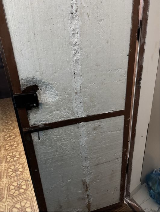 Дверь входная, прочная