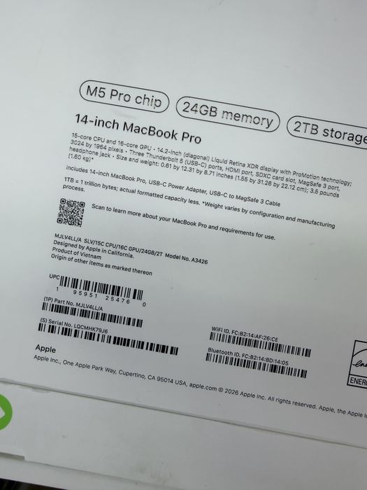 Macbook pro 14 inch 24/2Tb m5 pro
