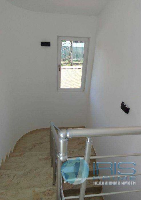 Къща с двор /НС/, с.Хан Крум