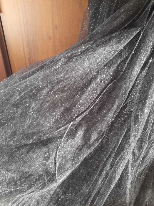 Черна Бална рокля.