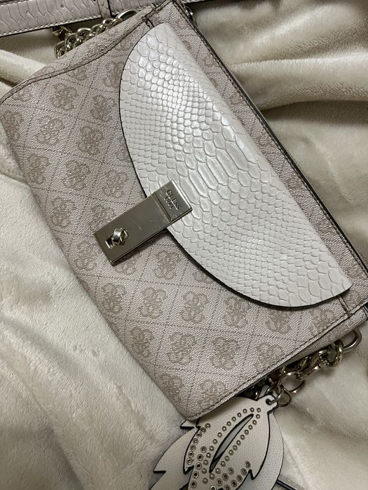 Дамска чанта Guess
