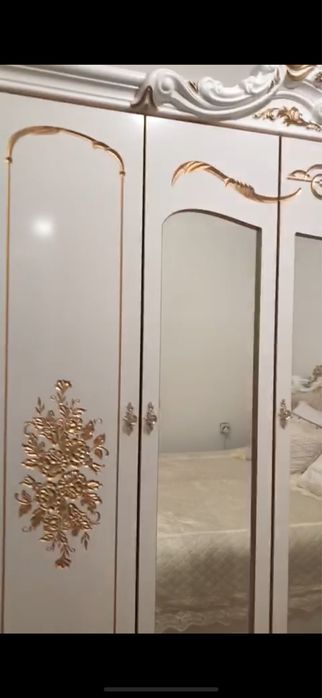 Продаётся спальный королевский гарнитур